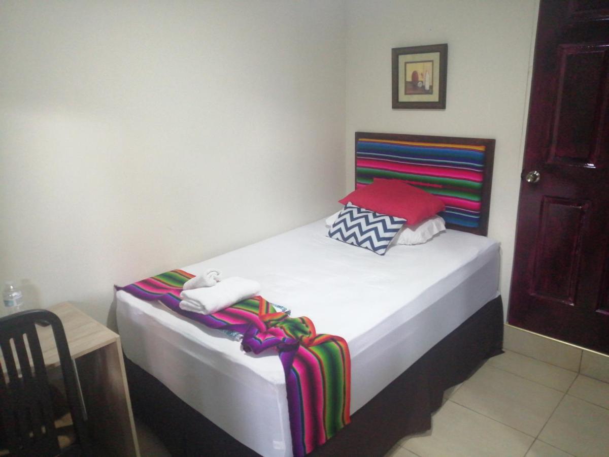 Hotel Antiguo Antiguo Cuscatlan Bilik gambar